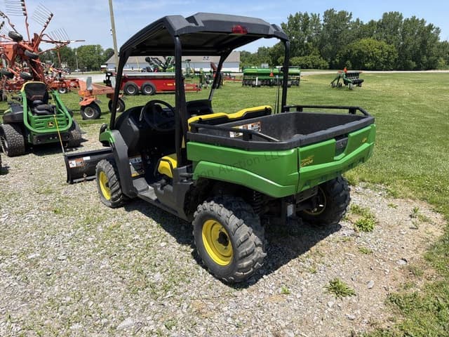 Image of John Deere XUV 550 equipment image 2