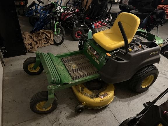 Image of John Deere Z225 equipment image 4