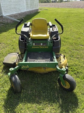 2012 John Deere Z425 Equipment Image0