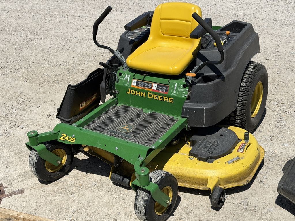 2012 John Deere Z425 Equipment Image0