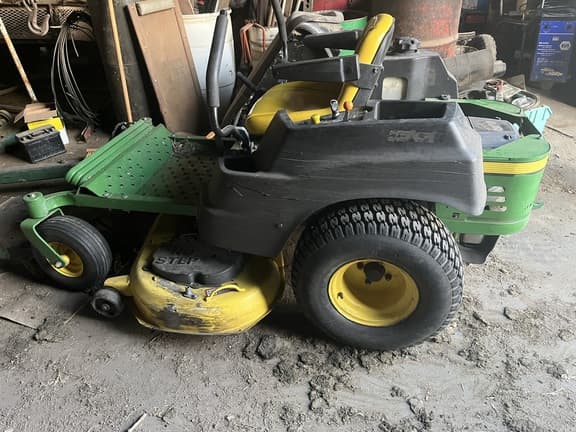 Image of John Deere Z425 Image 1