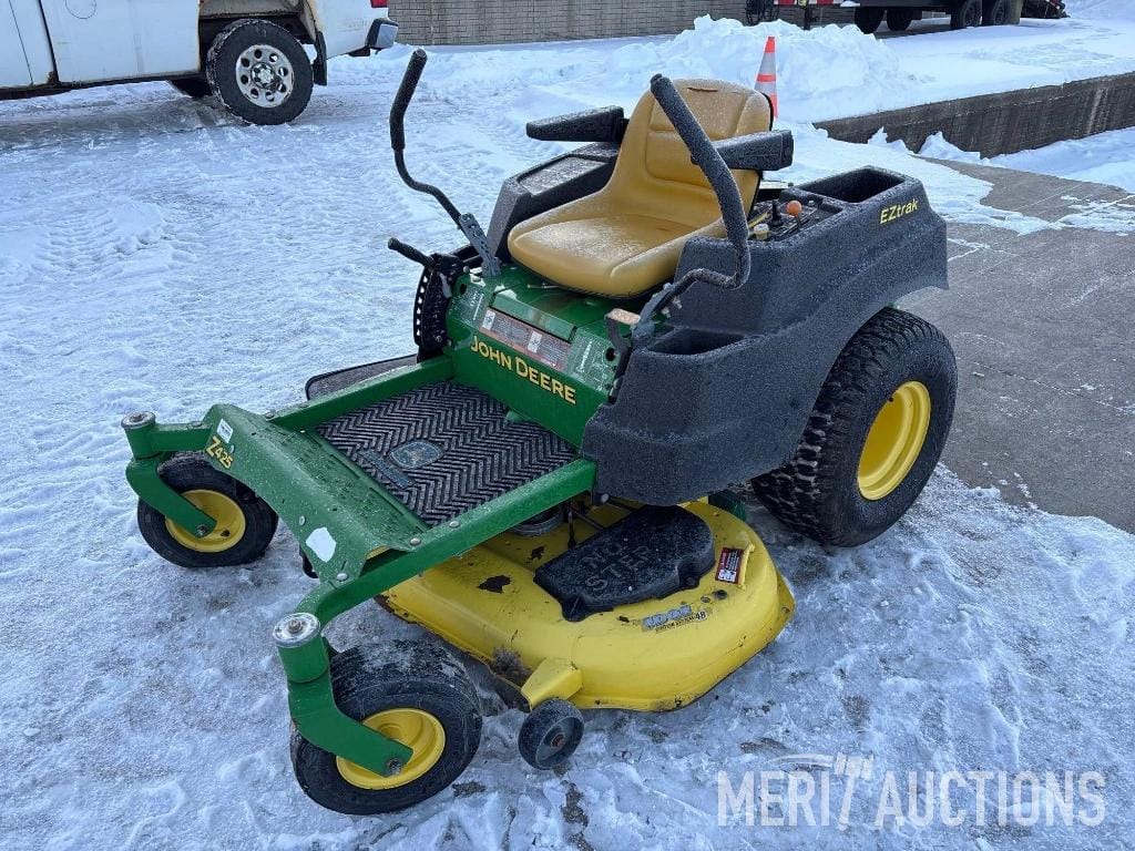 2012 John Deere Z425 Equipment Image0
