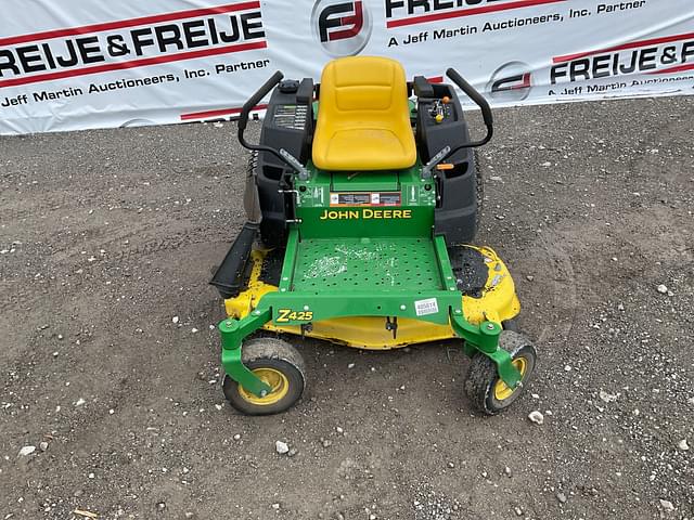 Image of John Deere Z425 equipment image 1