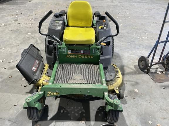 Image of John Deere Z445 equipment image 1