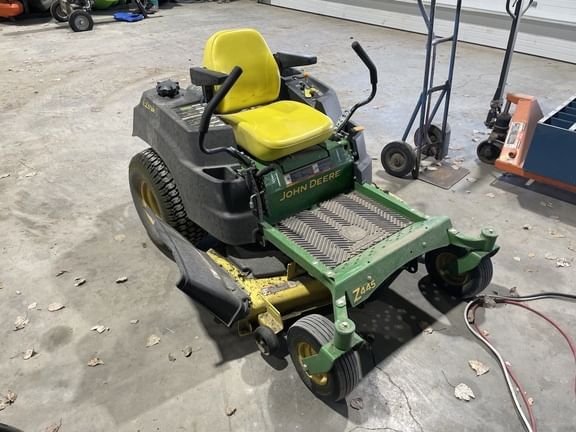 2012 John Deere Z445 Equipment Image0
