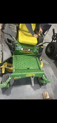 Image of John Deere Z445 equipment image 3