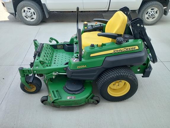 Image of John Deere Z925A equipment image 1