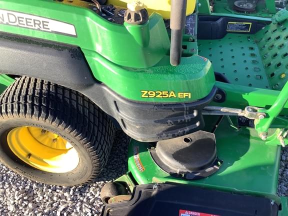 Image of John Deere Z925A equipment image 1