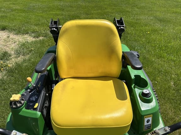 Image of John Deere Z925A equipment image 1