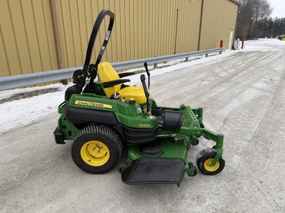 Image of John Deere Z930A equipment image 1