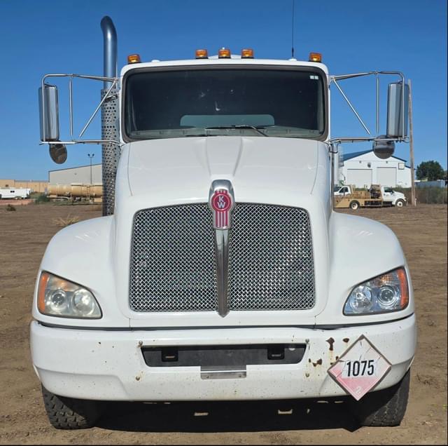 Image of Kenworth T370 equipment image 1