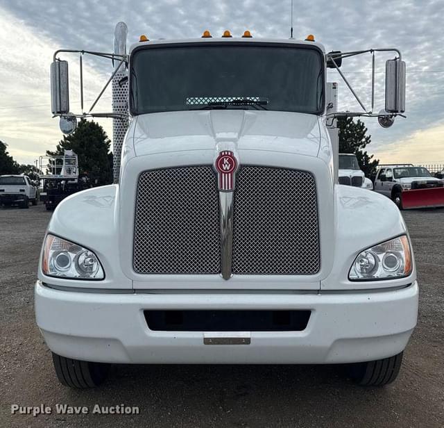 Image of Kenworth T370 equipment image 1