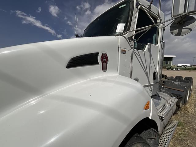 Image of Kenworth T440 equipment image 2