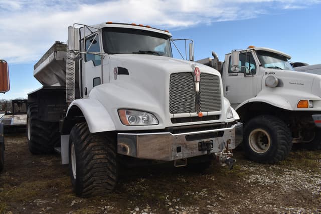 Image of Kenworth T440 equipment image 2