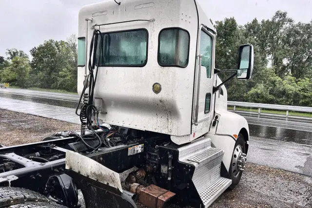 Image of Kenworth T6 equipment image 4