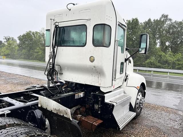 Image of Kenworth T6 equipment image 4