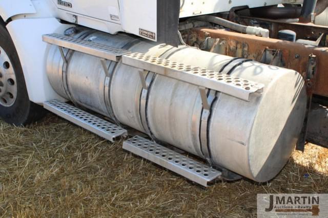 Image of Kenworth T680 equipment image 4