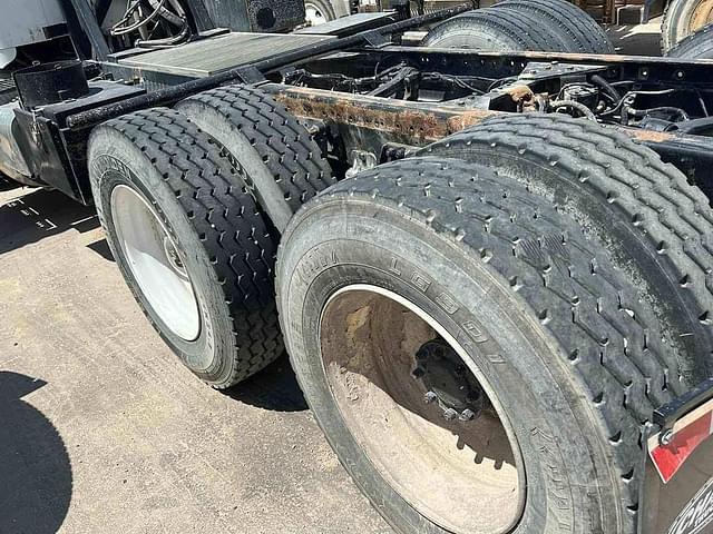 Image of Kenworth T800 equipment image 4