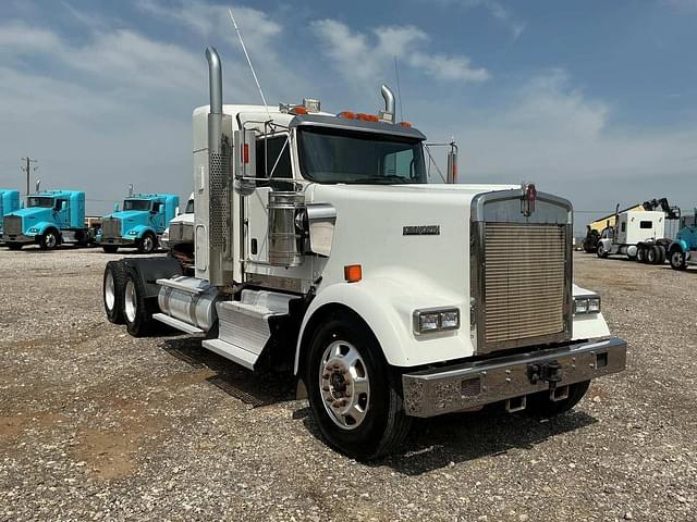 Image of Kenworth W900 equipment image 2