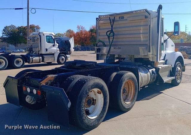 Image of Kenworth T800 equipment image 4