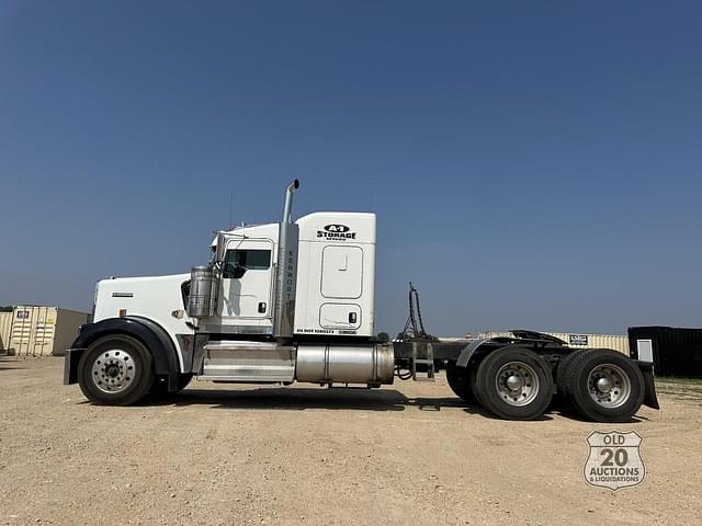Image of Kenworth W900 equipment image 1