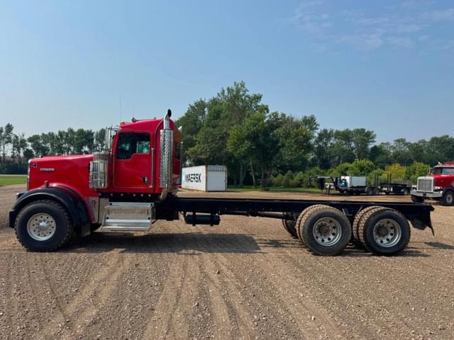 Image of Kenworth W900 equipment image 3