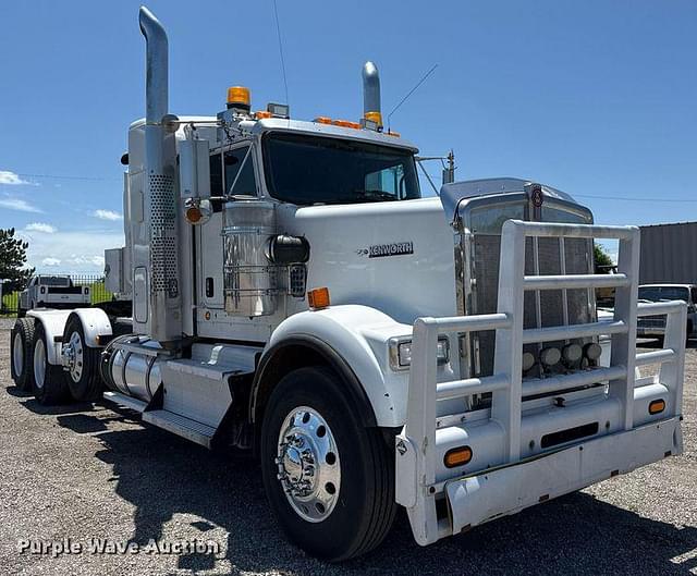 Image of Kenworth W900 equipment image 2