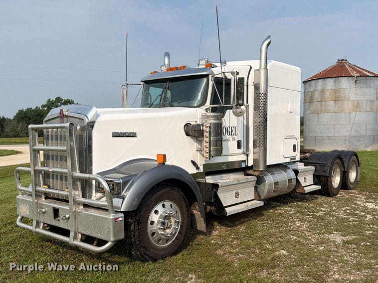 2012 Kenworth W900 Equipment Image0