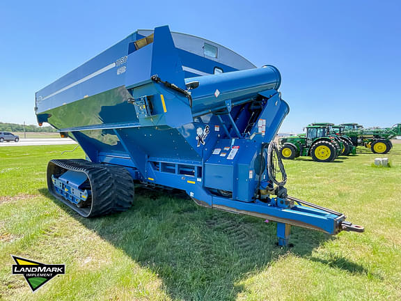 Image of Kinze 1050 equipment image 2