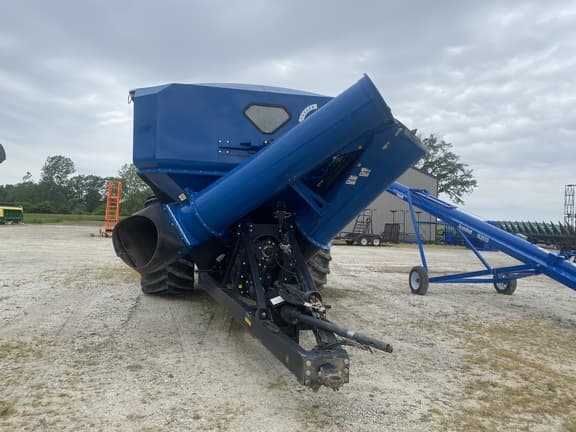 Image of Kinze 1100 equipment image 1