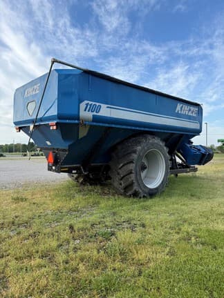 Image of Kinze 1100 equipment image 2