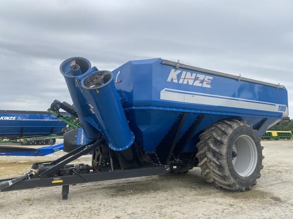 Image of Kinze 1100 equipment image 3