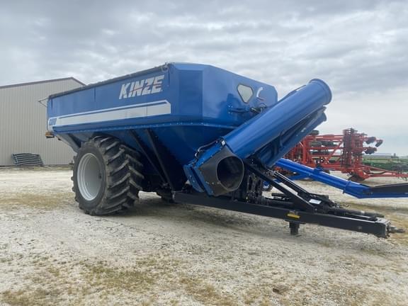 Image of Kinze 1100 equipment image 1
