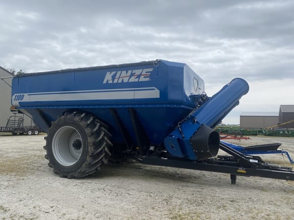 2012 Kinze 1100 Equipment Image0