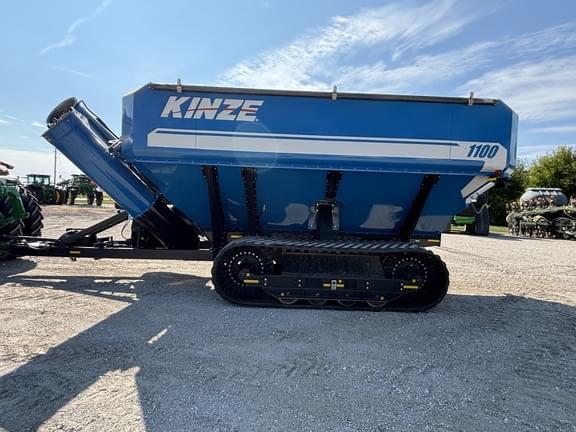 Image of Kinze 1100 equipment image 2