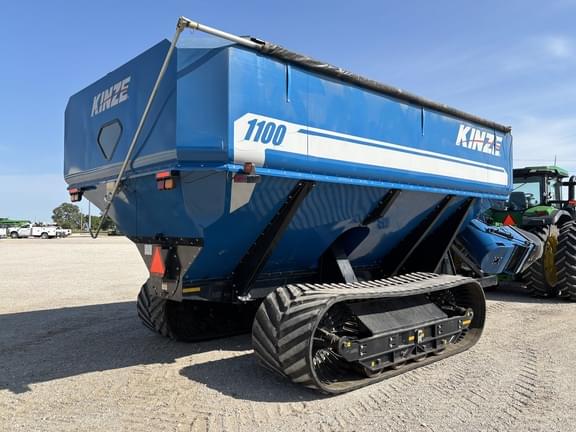 Image of Kinze 1100 equipment image 1