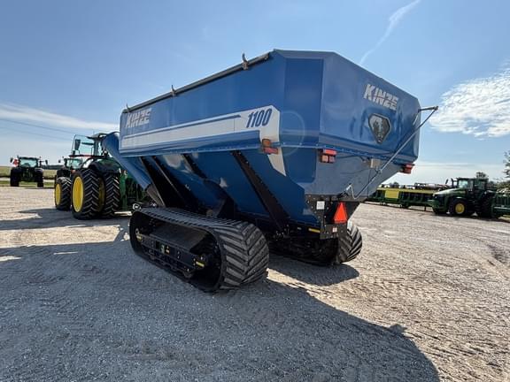 Image of Kinze 1100 equipment image 3