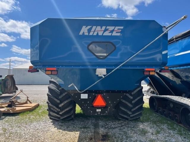 Image of Kinze 1100 equipment image 2