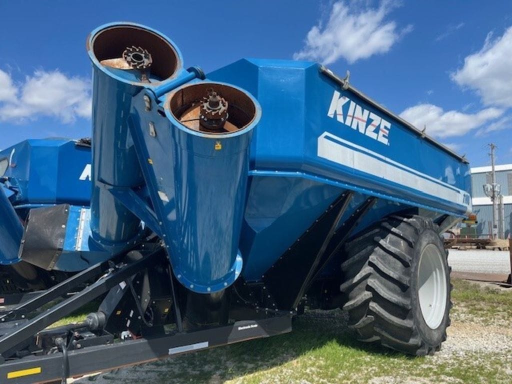 2012 Kinze 1100 Equipment Image0