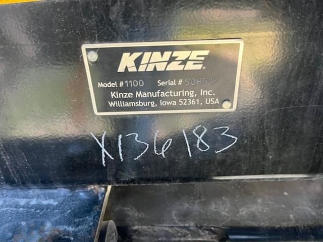 Image of Kinze 1100 equipment image 3
