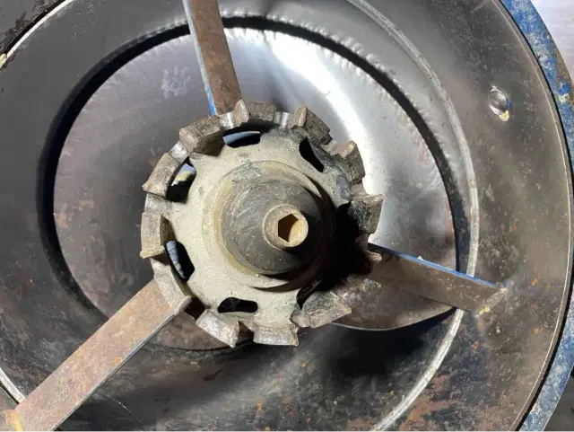 Image of Kinze 1100 equipment image 3