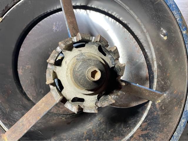 Image of Kinze 1100 equipment image 4