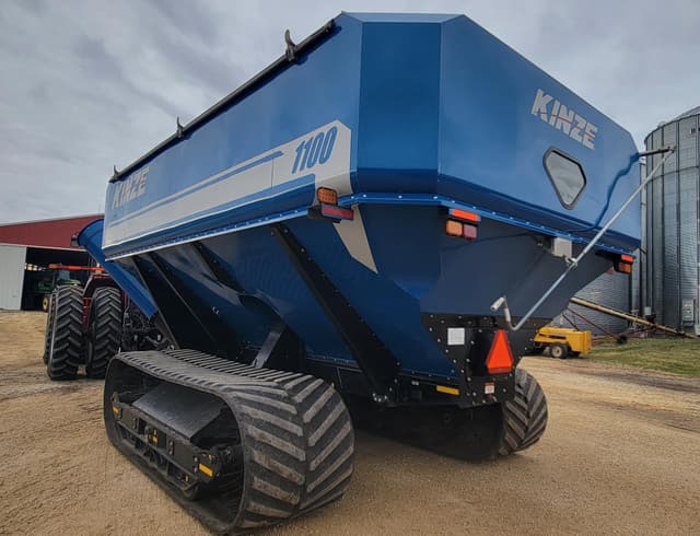 Image of Kinze 1100 equipment image 3