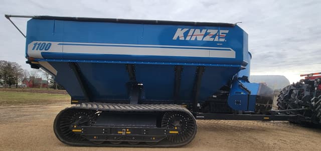 Image of Kinze 1100 equipment image 1