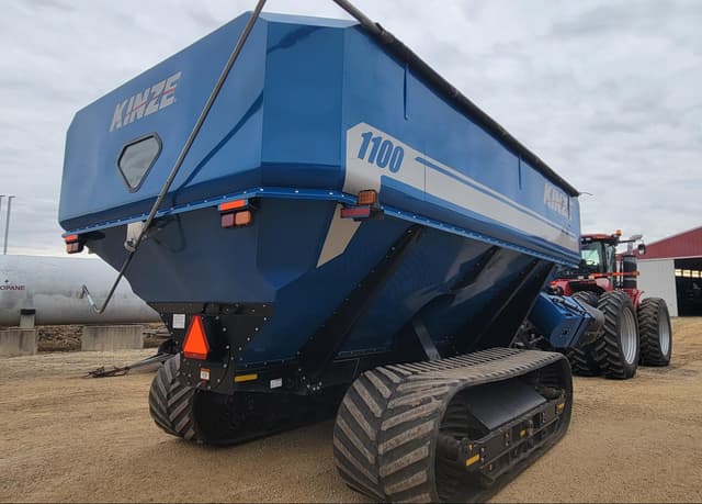 Image of Kinze 1100 equipment image 2