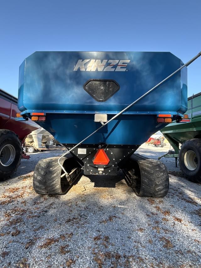 Image of Kinze 1100 equipment image 3