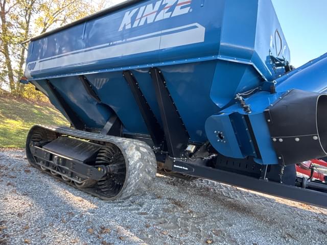 Image of Kinze 1100 equipment image 1