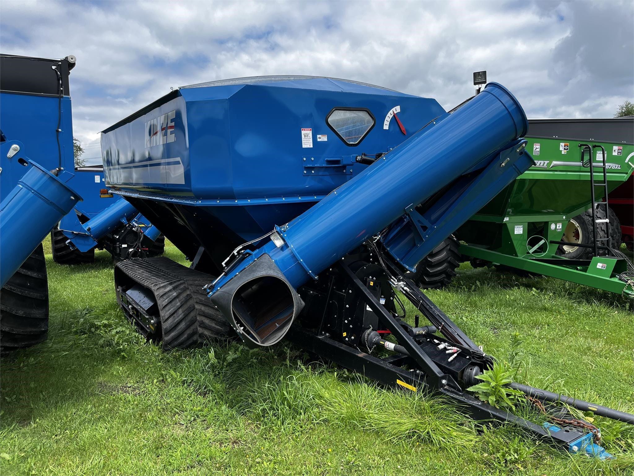 2012 Kinze 1100 Equipment Image0