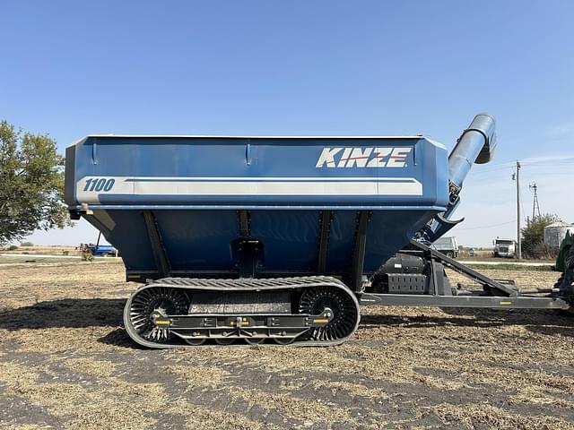 Image of Kinze 1100 equipment image 1