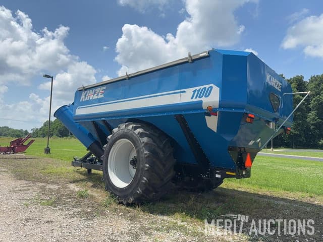 Image of Kinze 1100 equipment image 2